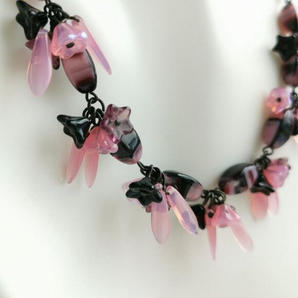 VINTAGE Czech Art Glass beaded necklace in pink black - Picture 4 of 6